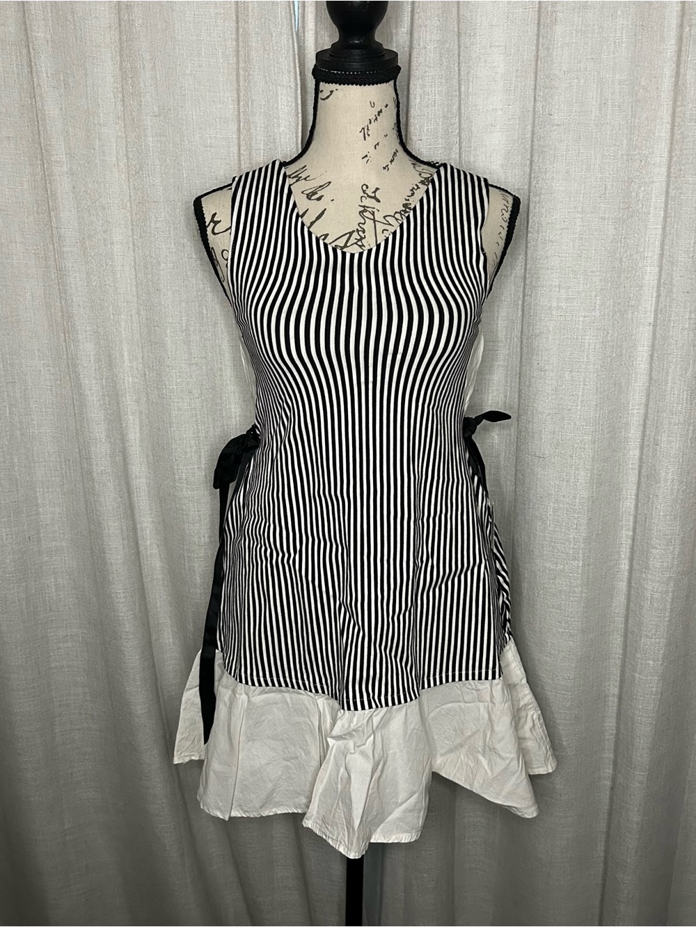 Women's Small Striped Black & White Sleeveless Tie-Waist Dress